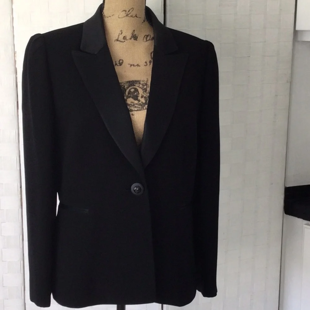 Woman’s Tahari Arthur S. Levine Luxe size 12P color black Dry Clean    #435